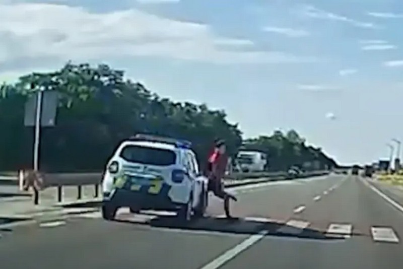 На Львівщині авто патрульної поліції збило неповнолітнього на переході (ВІДЕО)