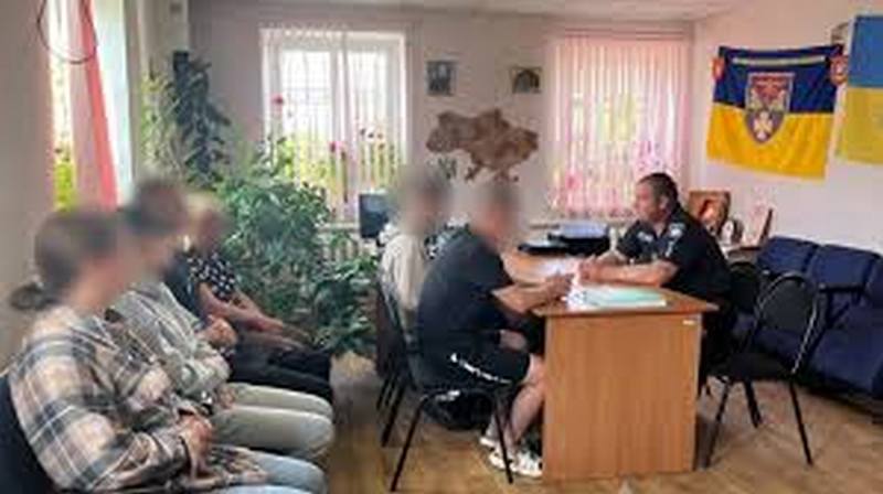 Поліція Сумщини притягнула до відповідальності підлітків, які знущались з чоловіка