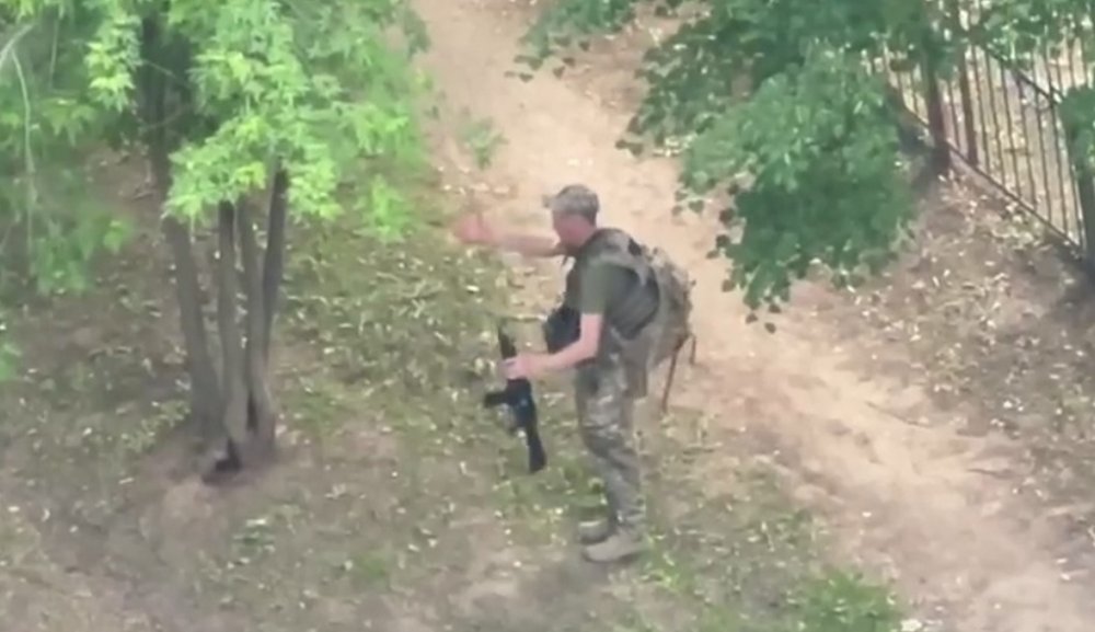 У Харкові затримали дезерира який відкрив стрілянину з автомата в житловому районі (ВІДЕО)