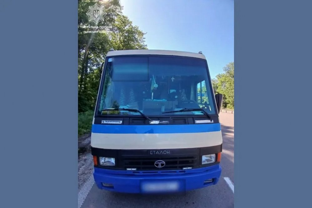 На Львівщині патрульні зупинили водія маршрутки із майже 3 проміле алкоголю (ФОТО)