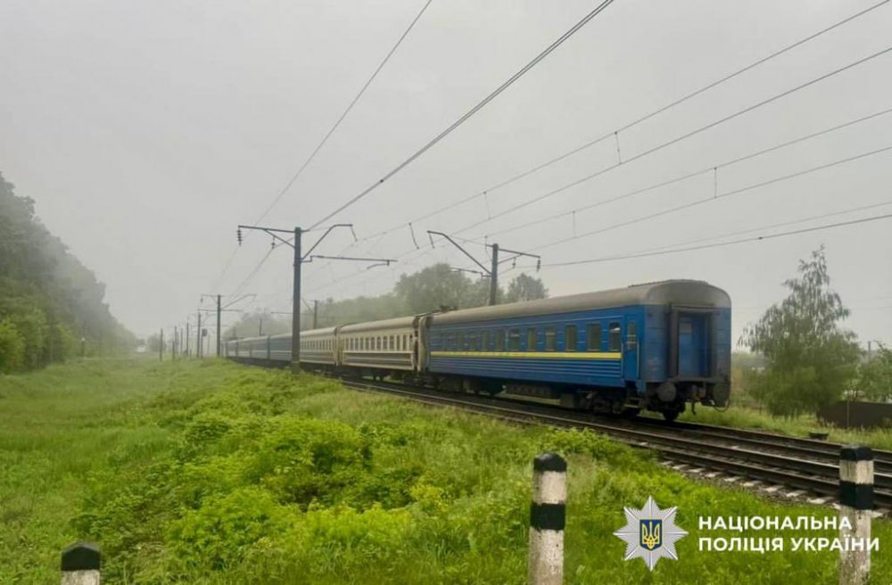 На Київщині пасажирський потяг збив літнього чоловіка, який загинув на місці