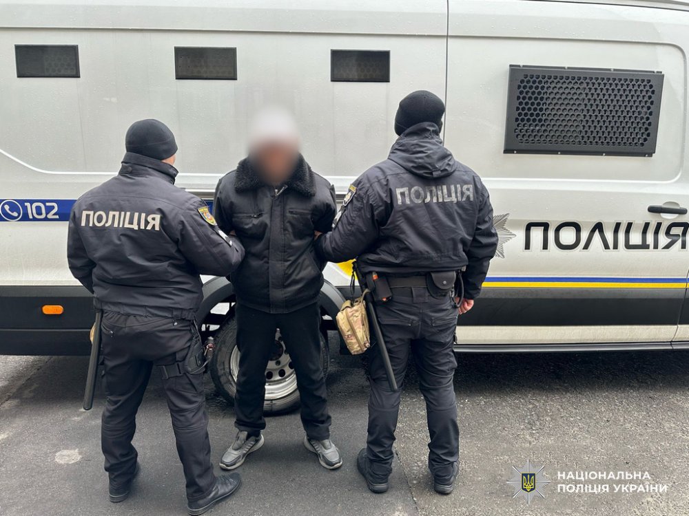 В Одесі двоє чоловіків на замовлення росіян запускали феєрверки і спалили авто (ФОТО)