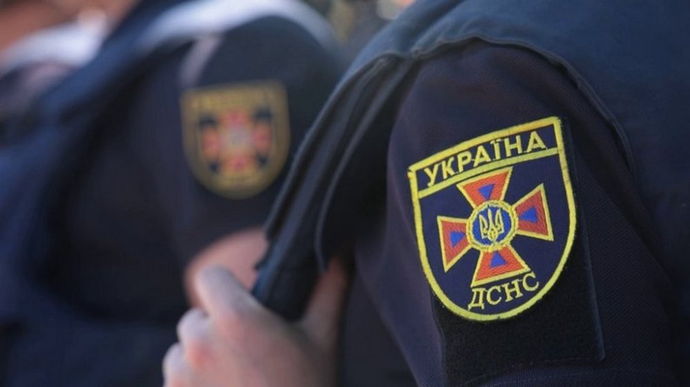 У Чернівцях рятувальники ДСНС дістали з каналізаційного колодязю тіло людини