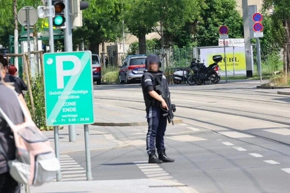 Стрілянина в австрійській школі: щонайменше десять людей загинули (ВІДЕО)