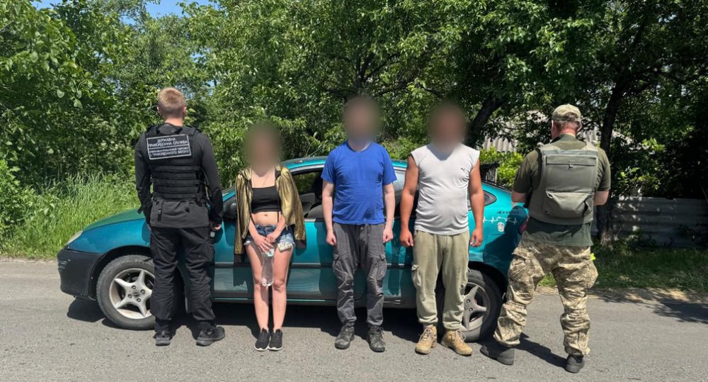 На Одещині затримано переправників, які везли до кордону ухилянтів, вдягнених у військовий однострій (ФОТО)