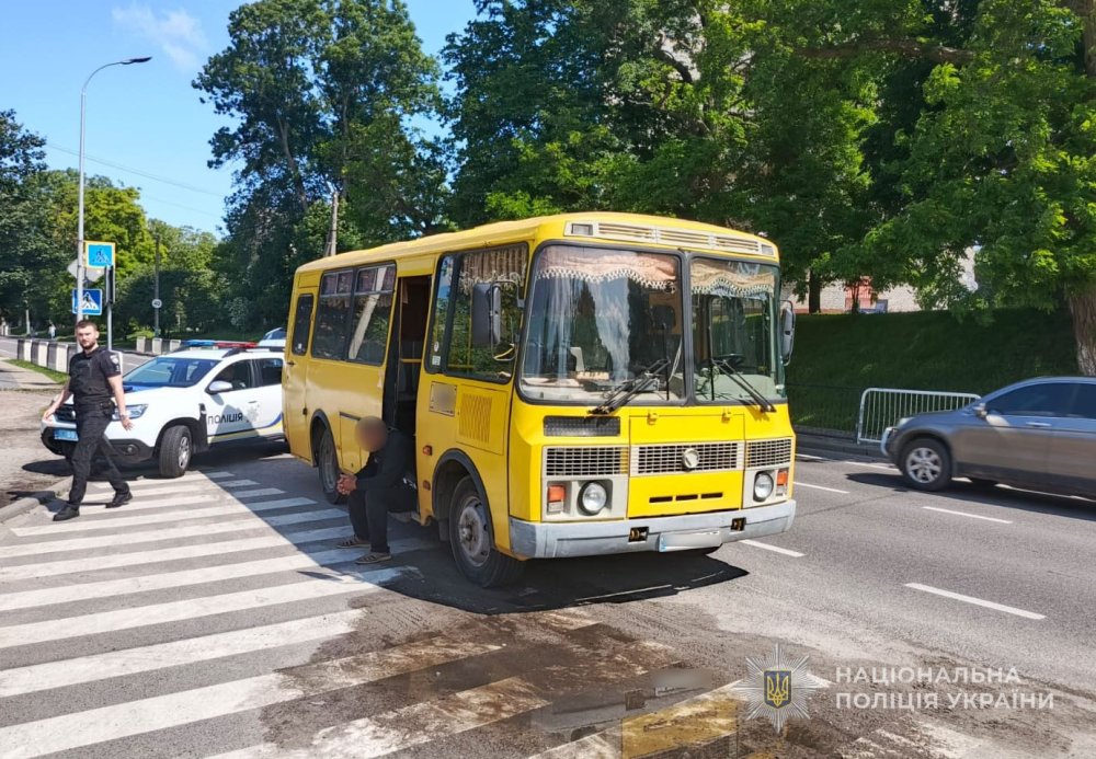 На Волині автобус на пішохідному переході збив маленьку дівчинку (ФОТО)