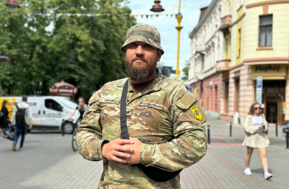 У центрі Франківська невідомі напали на військового, який був звільнений з полону