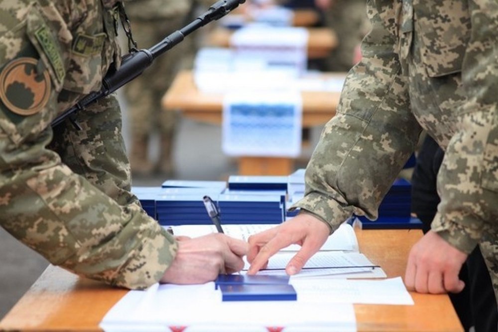 Підписання контракту із ЗСУ: яку грошову допомогу можуть отримати військовослужбовці у 2025 році