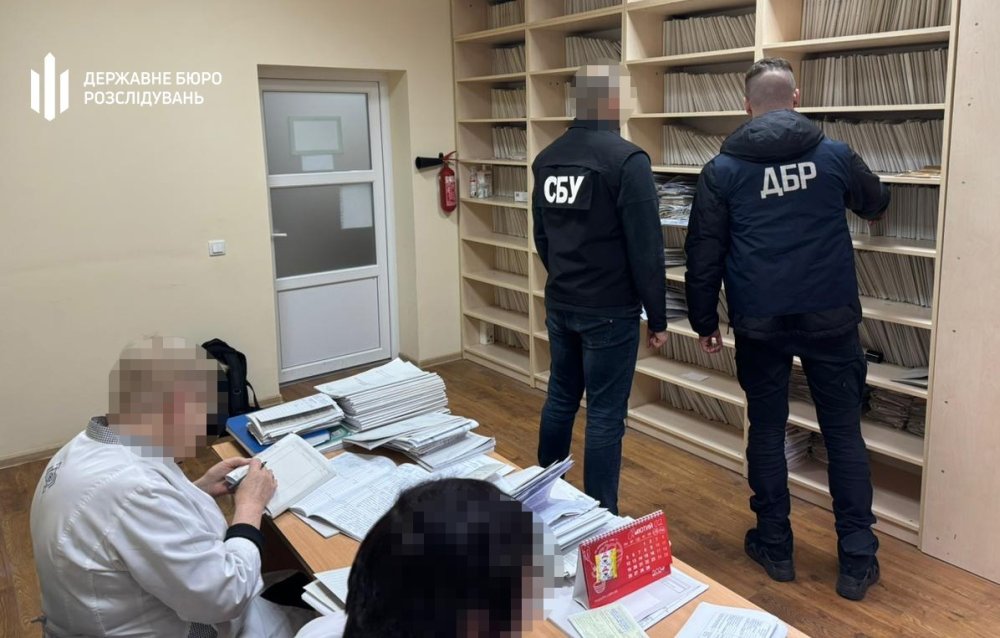 Видавали документи на інвалідність: на Львівщині п'ятьох лікарів впіймали на хабарях (ФОТО)
