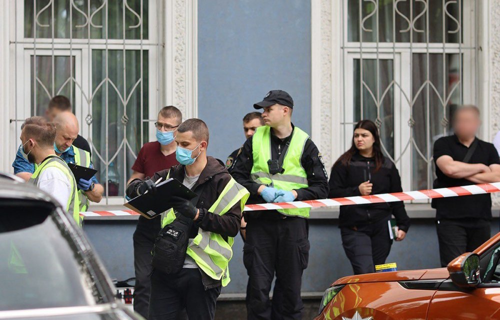 У Житомирі чоловік застрелив жінку та покінчив із собою: поліція розпочала розслідування