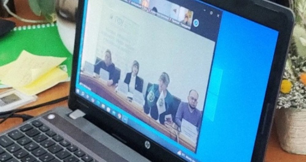 У Британії юрист оголився під час онлайн-наради й втратив професію