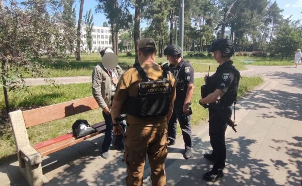 У столичному парку любитель «руского міра» погрожував перехожим ножем (ФОТО)