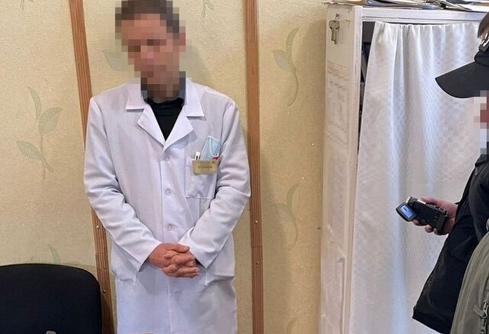 На Сумщині затримали медика, який вимагав хабар за фіктивне лікування наркозалежного