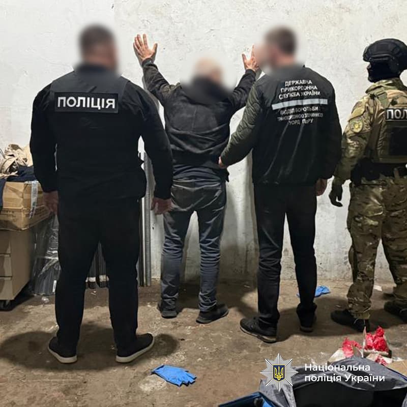 В Одесі затримали іноземця з валізою героїну (ФОТО)