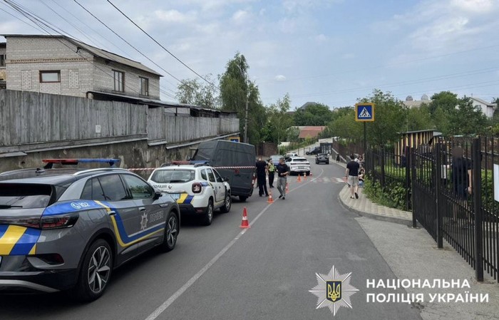У Києві мікроавтобус без водія збив на смерть 9-річного хлопчика (ФОТО)