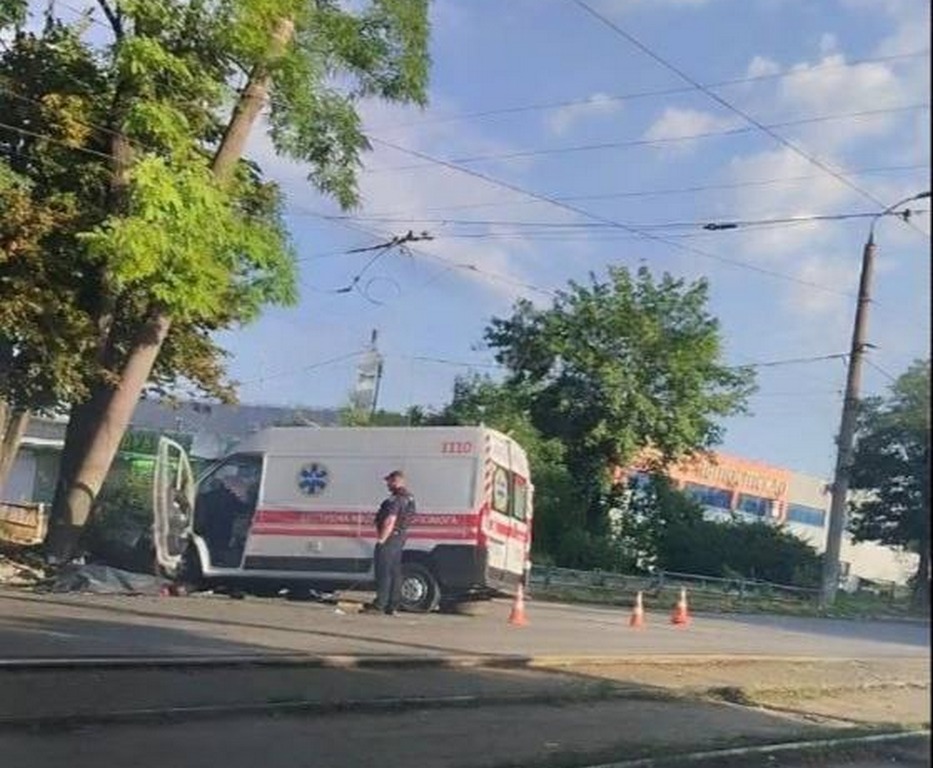 У Дніпрі карета швидкої потрапила в смертельну ДТП (ФОТО)
