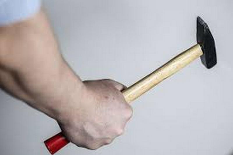 У столиці чоловіка засудили за вбивство жінки молотком