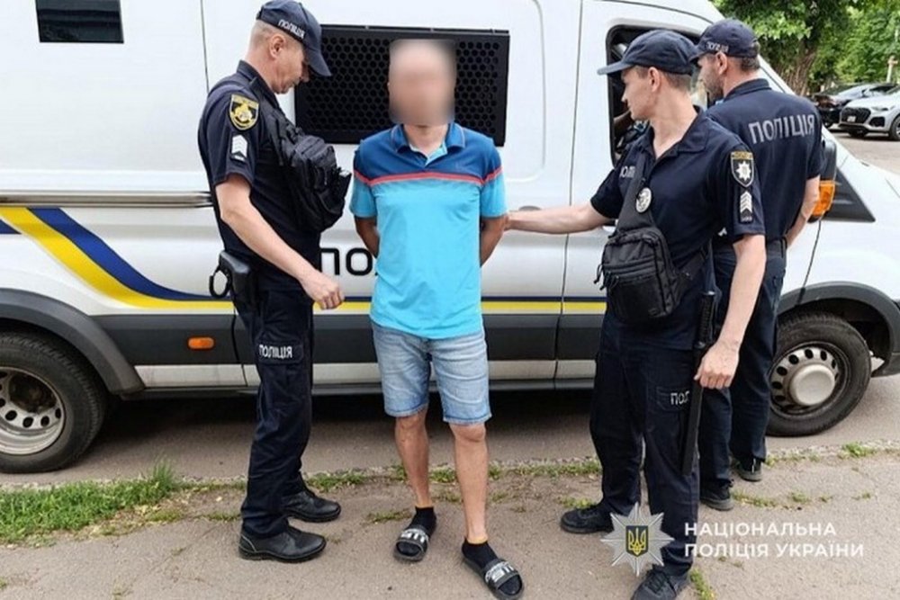 Замах на вбивство двох людей: поліція Кривого Рогу затримала підозрюваного