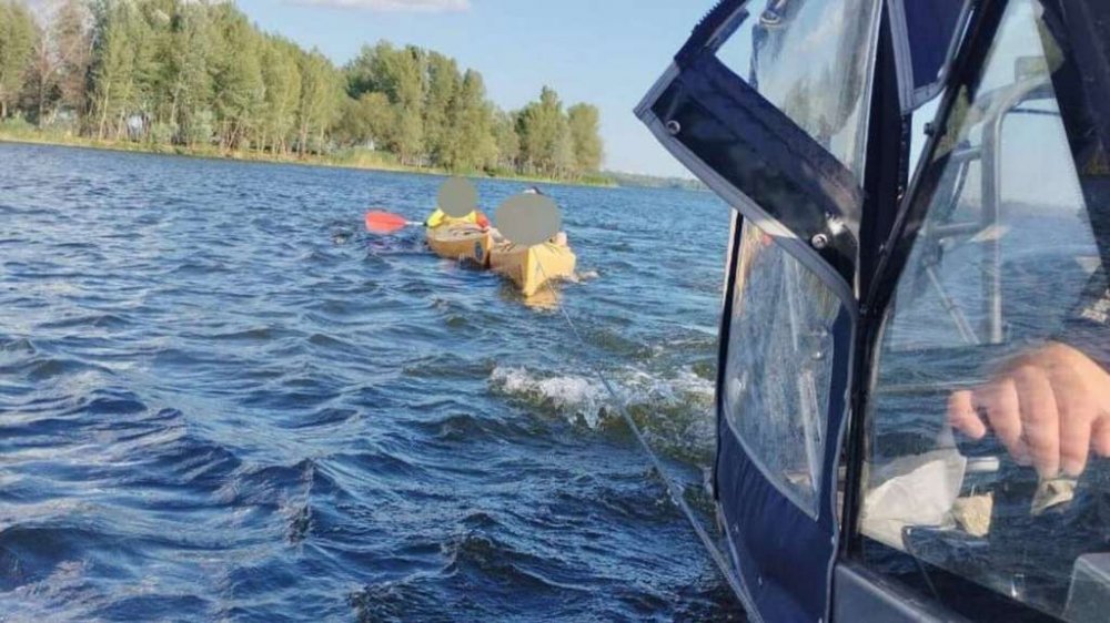 У Дніпрі матір з двома дітьми на байдарках ледь не загинули, опинившись посеред річки