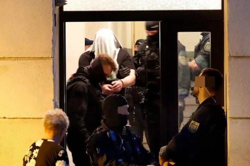 У Німеччині чоловік відкрив стрілянину з вікна та поранив українця