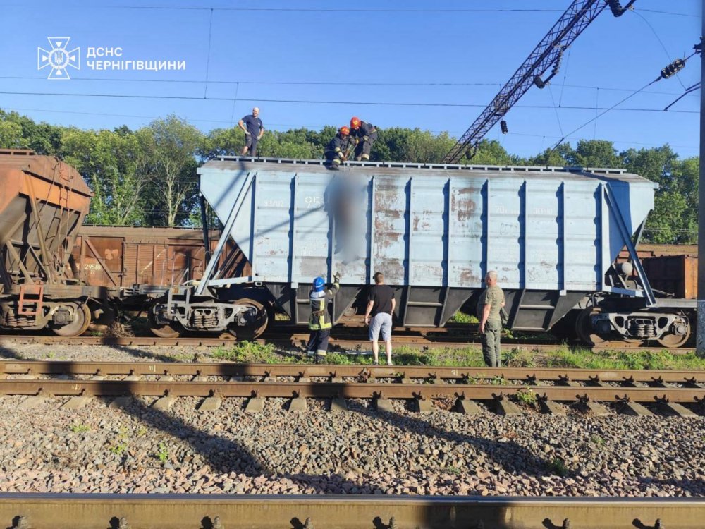 На Чернігівщині підлітків уразило струмом на даху вагона: один з них загинув