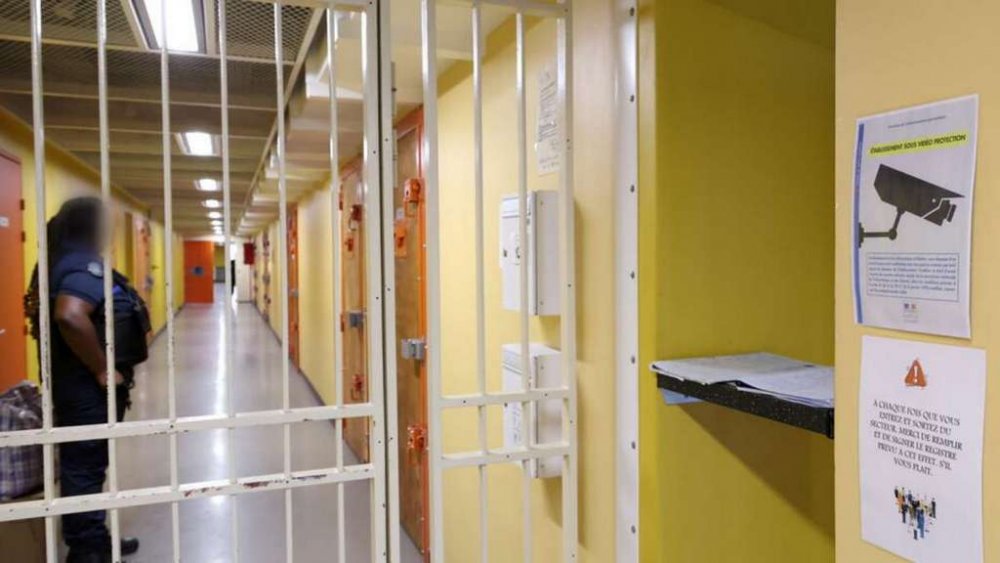 У Ліоні ув'язнений втік із в'язниці у сумці співкамерника