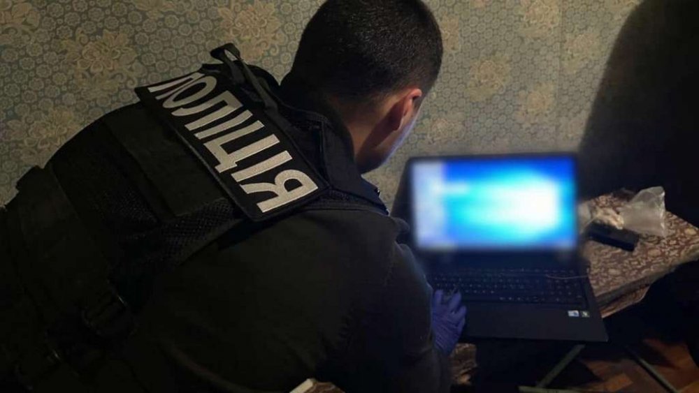Засуджено киянку, яка ґвалтувала малолітню доньку для створення та продажу порно