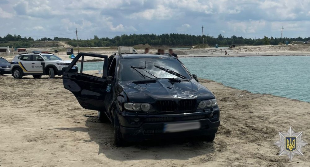 На Львівщині п’яний водій BMW X5 з’їхав у водойму, його пасажир загинув (ФОТО)