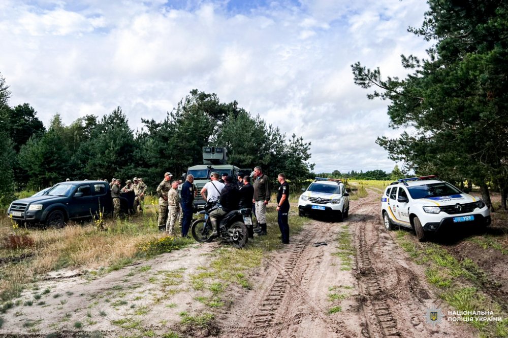 Пішов по гриби і не повернувся: на Рівненщині три доби розшукують пенсіонера (ФОТО)