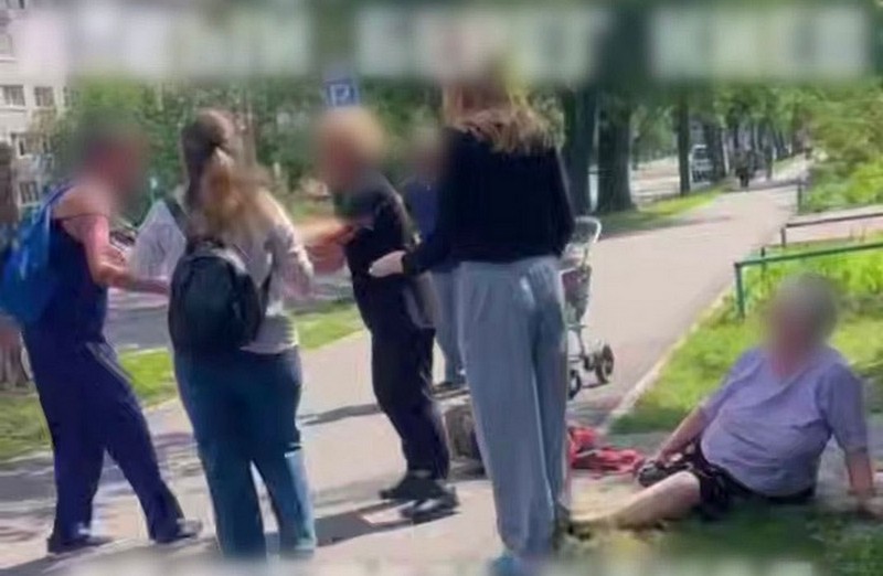 Поліцейські затримали п’яну жінку, яка побила пенсіонерку у Дніпровському районі столиці