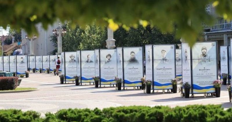 На Київщині жінка осквернила меморіал на Алеї пам’яті Героїв