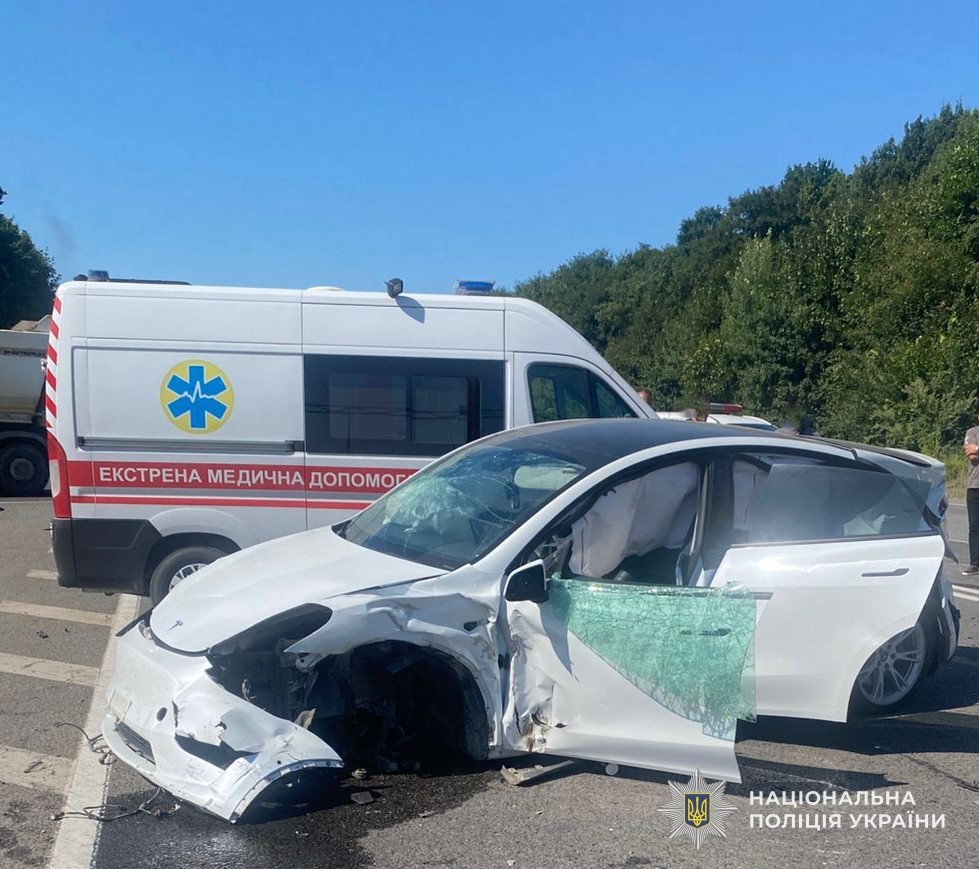 Семеро поранених внаслідок ДТП на Львівщині: поліція розпочала розслідування (ФОТО)