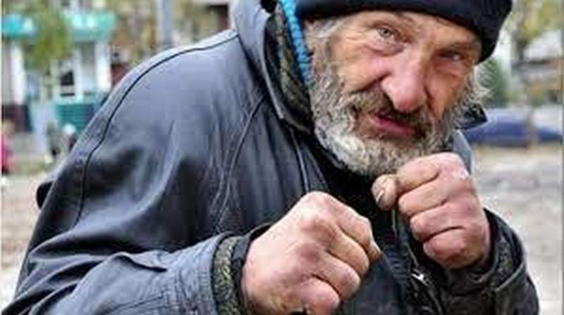 Нова "розвага" підлітків у Дніпрі: побили безхатька і зняли на відео