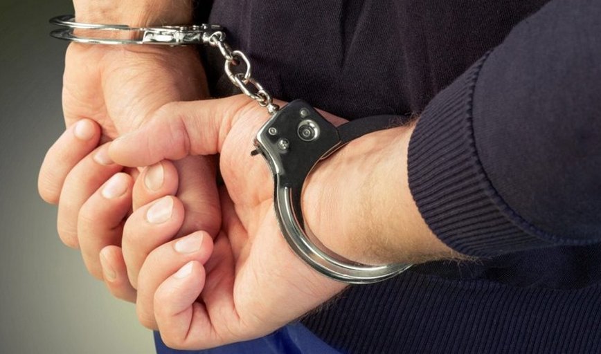 У Києві перехожий звернувся до жінки по допомогу та пограбував