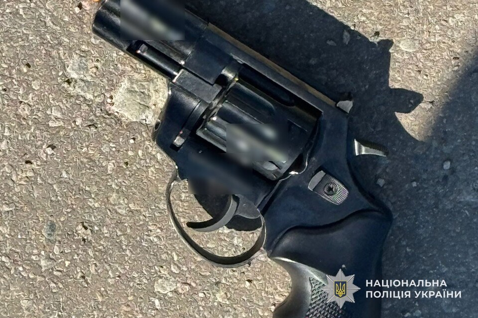 У Тернополі поліція затримала чоловіка, який стріляв на території лікарні (ФОТО)