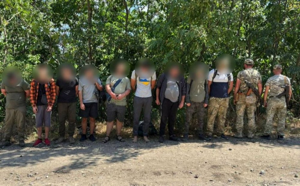 На кордоні з Молдовою затримали дев’ять ухилянтів, які знайшли «провідника» через телеграм