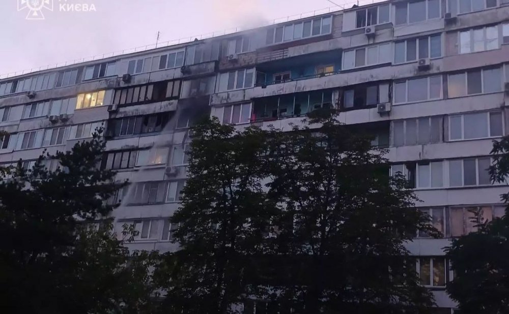 У Києві сталася пожежа у багатоповерхівці: загинули двоє людей (ФОТО)