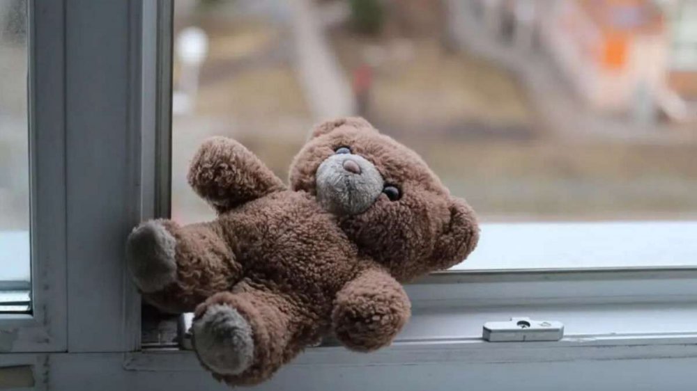 У Кривому Розі за два дні з вікон випали два хлопчики: врятували лише одного