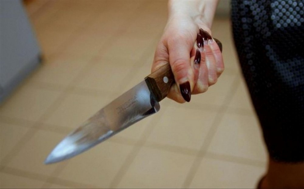 У Києві жінка під час сварки вдарила сусідку ножем