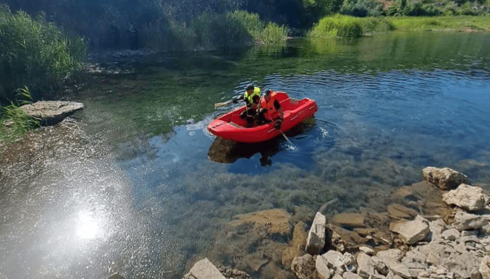 У Кривому Розі рятувальники дістали з водойми тіло чоловіка (ФОТО)