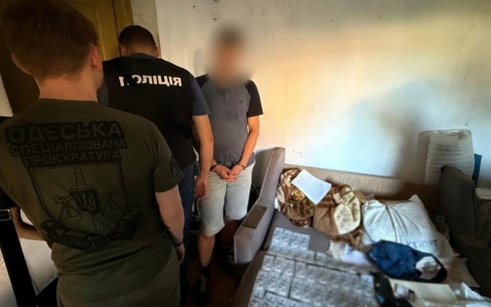 $10 тис. за таємне залишення служби без наслідків: на Одещині посадовця ТЦК викрили у хабарництві