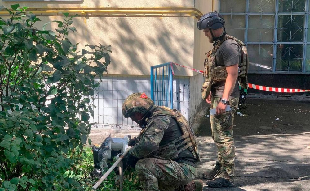 У Києві збитий «шахед» упав на дорогу (ФОТО)