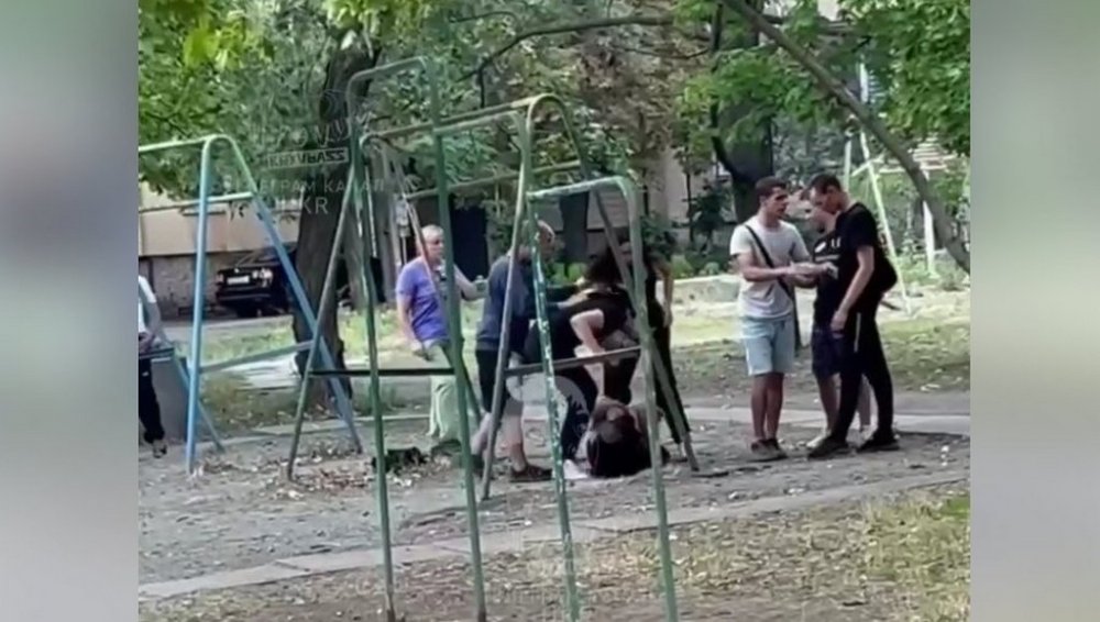У Кривому Розі група підлітків побила 15-річну дівчину (ВІДЕО)
