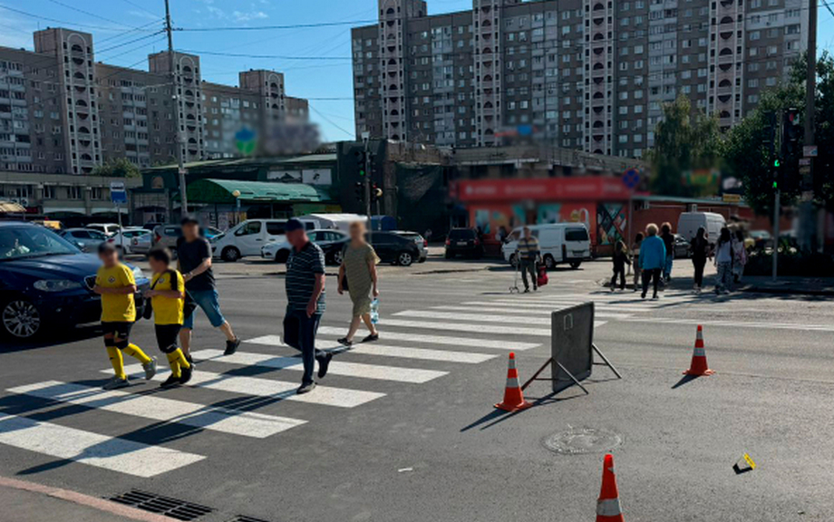 У Києві пʼяна водійка збила на переході військову і втекла з місця ДТП