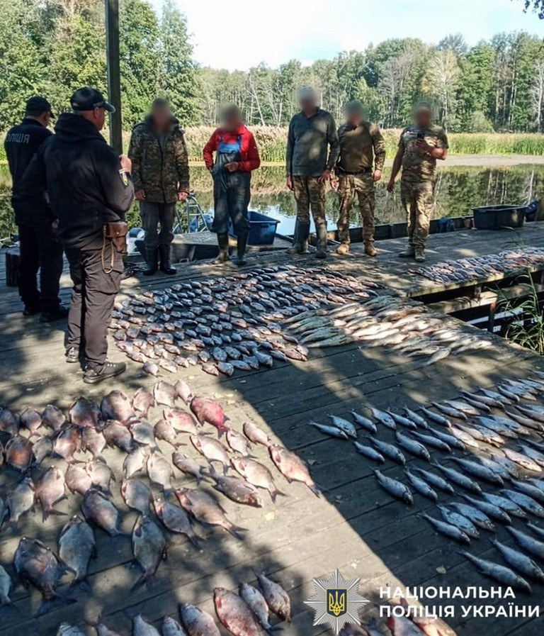 На Київщині браконьєри наловили риби на ₴3 млн в зоні радіаційного забруднення (ФОТО)