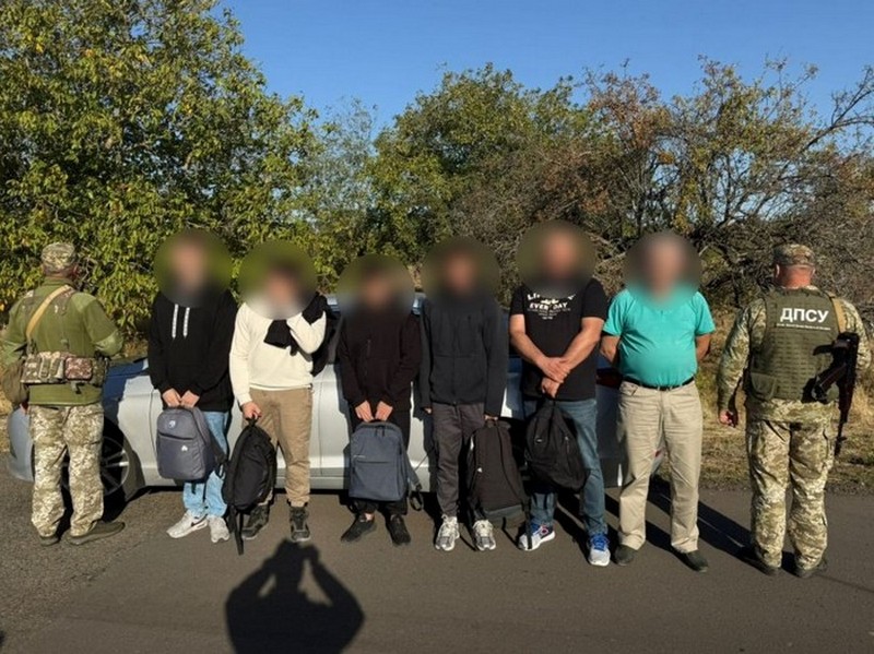 На Одещині прикордонники зупинили легковик набитий порушниками