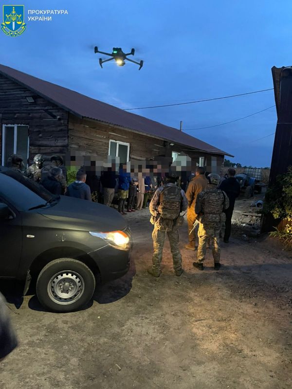 На Київщині викрито двох китайців та українку, які утримували в рабстві громадян Узбекистану (ФОТО)