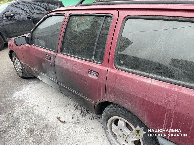 У Києві п’яна жінка розважалась підпалом автівок: суд призначив їй покарання