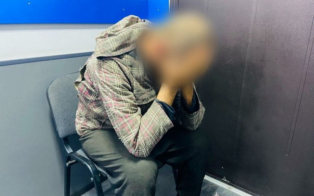 Поліцейські викрили бомжа, який пошкодив майже три десятки пам’ятників на кладовищі (ФОТО)