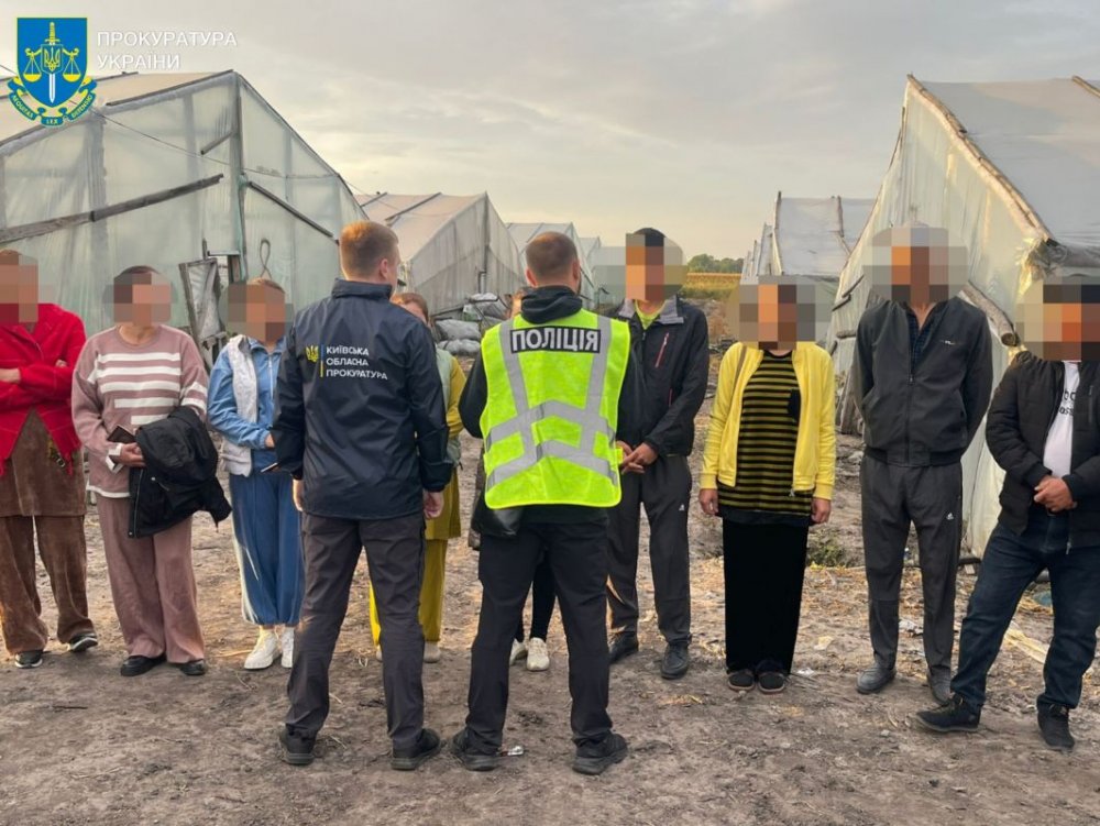 На Київщині викрито двох китайців та українку, які утримували в рабстві громадян Узбекистану (ФОТО)